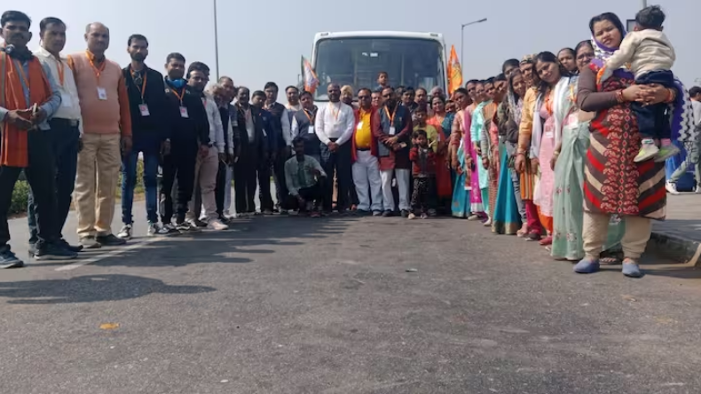 अयोध्या: राम दरबार की हुई प्राण प्रतिष्ठा, 101 पंडितों के साथ सीएम योगी भी रहे मौजूद