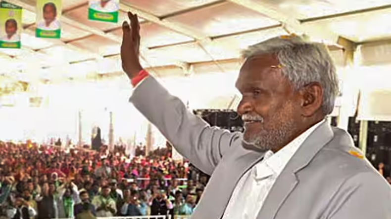 झारखंड: मंच पर हेमंत सोरेन की पत्नी कल्पना सोरेन हुईं भावुक, कहा-सोचा था आंसू रोक लूंगी लेकिन…