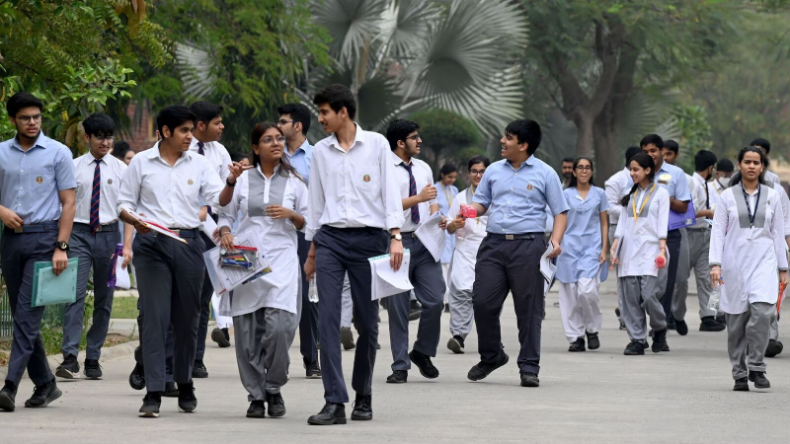 CBSE 12th English Paper 2024: सीबीएसई बोर्ड 12वीं का इंग्लिश पेपर आज, जानें कुछ महत्पूर्ण टिप्स