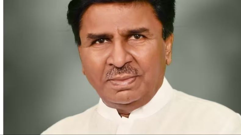 महाराष्ट्र: मंत्री गिरीश महाजन का उद्धव ठाकरे पर तंज, कहा-बाघ की खाल पहन लेने से बिल्ली…