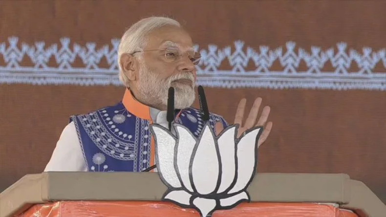 PM Modi Speech: ’10 साल पहले देश में आराजकता थी’, राजस्थान से पीएम मोदी ने कांग्रेस पर साधा निशाना