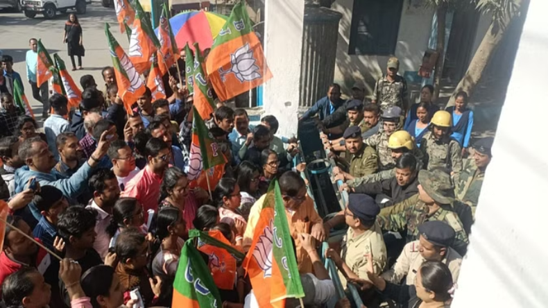 पश्चिम बंगाल में हिंदुओं के खाना-पानी में जहर मिला रहे कट्टरपंथी! भूखे-प्यासे सनातनियों ने छोड़ा घर-बार