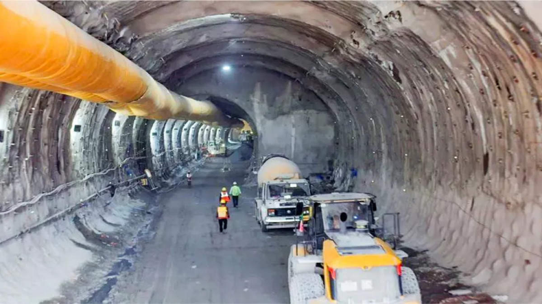 जम्मू में आतंकियों की दहशत, अखनूर में सेना की एंबुलेंस पर बरसाईं गोलियां