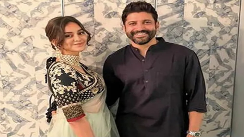 Farhan-Shibani Anniversary: शादी की दूसरी सालगिरह पर शिबानी पर प्यार लुटाते नजर आए फरहान, साझा की तस्वीरें