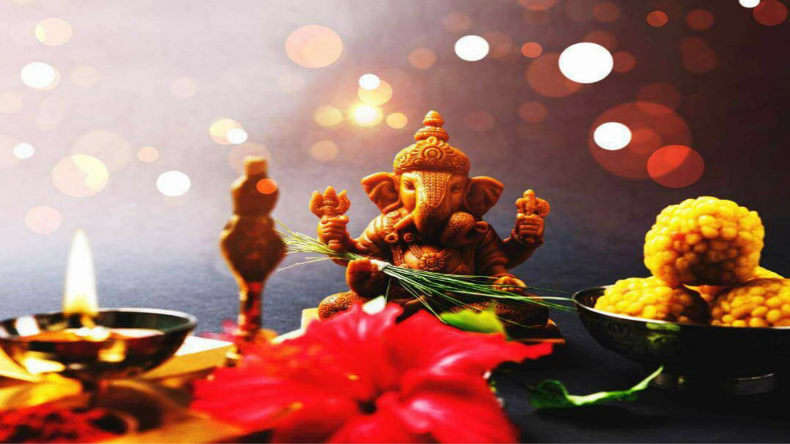 Pila Dhaga: क्यों कमर पर बांधा जाता है पीला धागा, जानें शुभ है या अशुभ