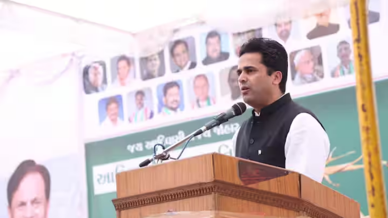 Lok Sabha Election: गुजरात में कांग्रेस को लगा झटका, सूरत से प्रत्याशी नीलेश कुंभानी का नामांकन रद्द
