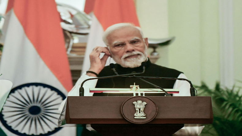 PM Modi in Varanasi: पीएम मोदी ने काशी विश्वनाथ मंदिर में विधि-विधान से की पूजा-अर्चना