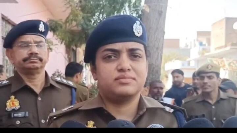 शिक्षिका को धोखे से घर ले गया युवक, फिर जबरन उतारे कपड़े, अर्धनग्न हालत में भागी महिला