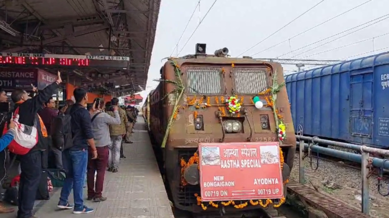 अयोध्या: राम दरबार की हुई प्राण प्रतिष्ठा, 101 पंडितों के साथ सीएम योगी भी रहे मौजूद