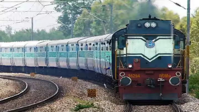 भारतीय रेलवे यात्रियों के जान के साथ कर रहा खिलवाड़ … iTV के सर्वे में भड़के लोग