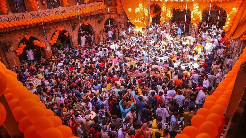 ब्यूटी पार्लर की आड़ में ‘लव जिहाद’ का जाल! हिंदू वेश में फंसाते मुस्लिम लड़के, सनातनी बेटियां रहें सतर्क, इस अध्यक्ष ने किया दावा