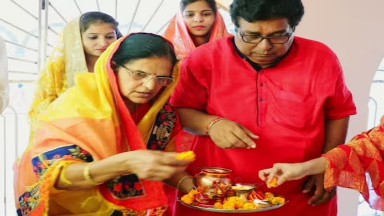 Temple: मंदिर से वापस लौटते समय भूलकर भी न करें ये गलती, नहीं तो हो सकता है बड़ा नुकसान