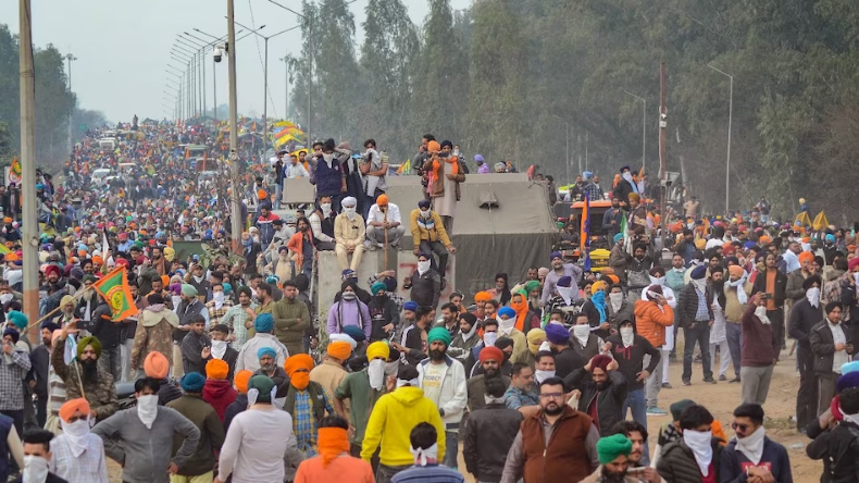 पंजाब-हरियाणा बॉर्डर पर किसानों का जत्था हटा पीछे, पुलिस ने दागे आंसू गैस, 7 किसान घायल