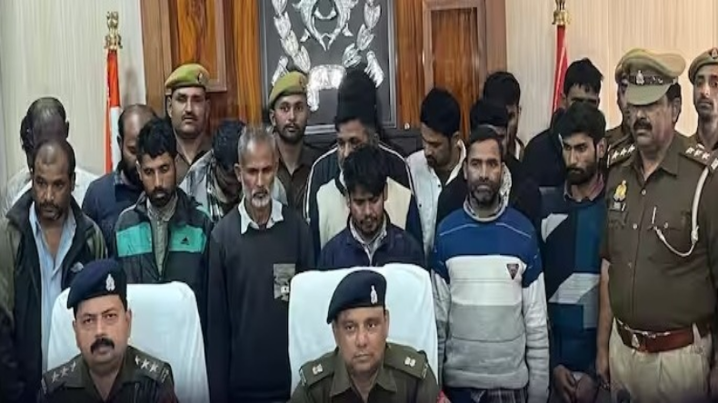 Uttar Pradesh: पूर्व IAS की पत्नी को मारकर शव को लटकाया, फिर लूटपाट की