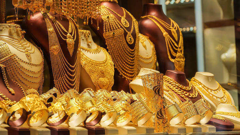 Gold Silver Price Today: सोने-चांदी की नई कीमतें हुई जारी, देख कर छूट जाएंगे पसीने! खरीदने से पहले जान लें बाजार का भाव