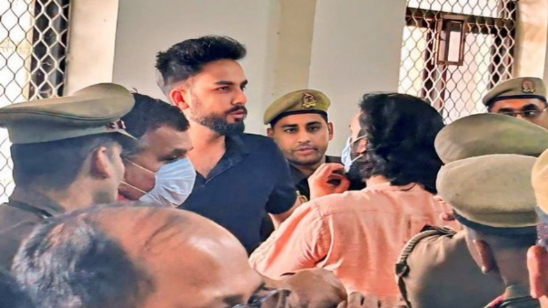 एल्विश यादव पर गिरी गाज, करीबी दोस्त से ईडी ने की पूछताछ
