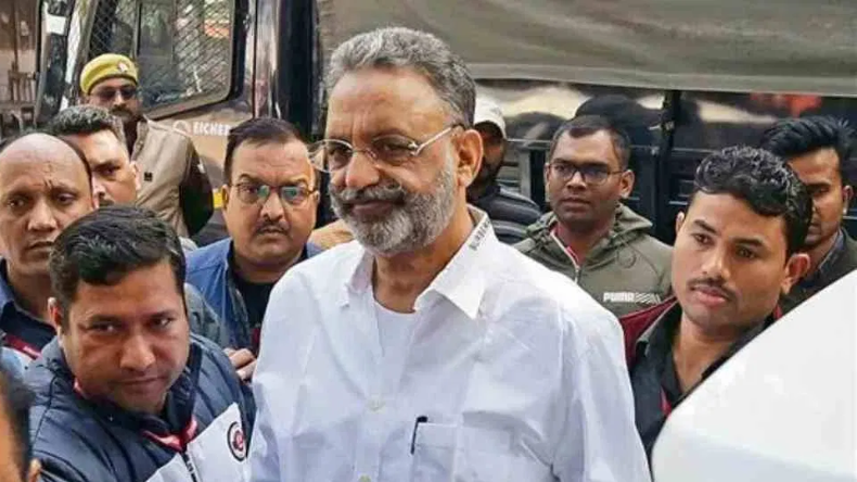 मुख्तार के घर ओवैसी, स्वामी मौर्य गए लेकिन अखिलेश नहीं, जानें कब जाएंगे सपा प्रमुख