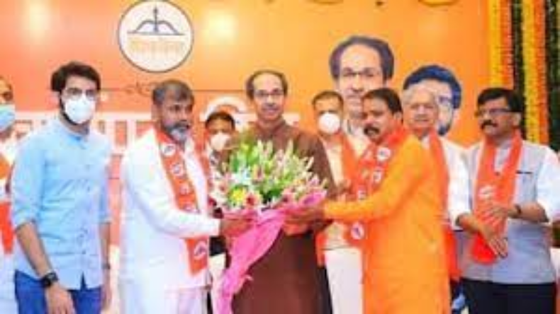 Maharashtra: संजय राउत ने औरंगजेब से की प्रधानमंत्री की तुलना, भड़के सीएम शिंदे