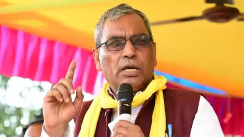 अखिलेश यादव गंगा नहाने क्यों गए, जमीनों को बेचकर कर रहे फर्जीवाड़ा, फायदा भी उठा रहे है?