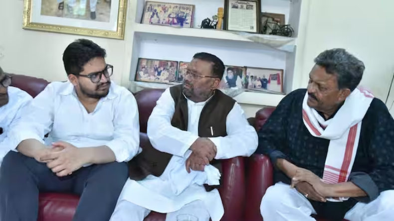 CM योगी के बयान पर मचा बवाल, PM मोदी-मोहन भागवत के DNA पर सवाल, कमल छाप की उतारी इज्जत!