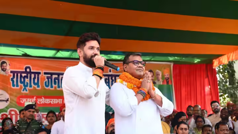 तेजस्वी की सभा में मां को गाली देने पर भावुक हुए चिराग, बीजेपी पहुंची चुनाव आयोग