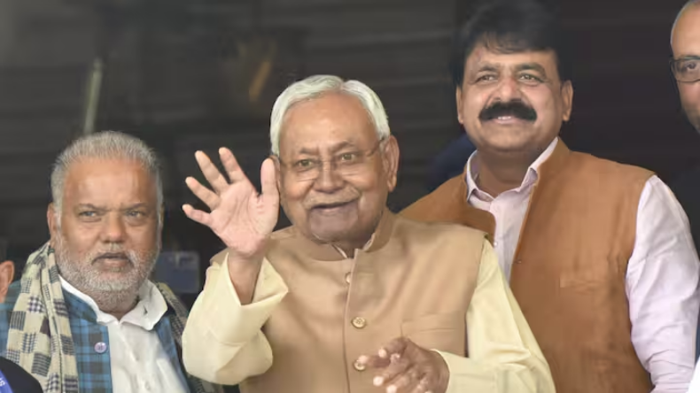 Lok Sabaha Election: अधीर रंजन चौधरी का कटाक्ष, नीतीश कुमार पलटू राम और ममता पलटू कुमारी