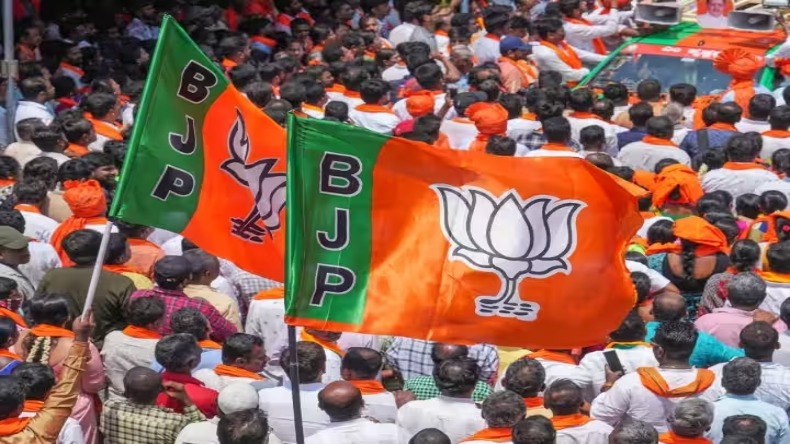 माफिया-बदमाशों को लेकर सीएम योगी भड़के, कहा-उल्टा टांगकर मिर्च का झोंका लगा देंगे