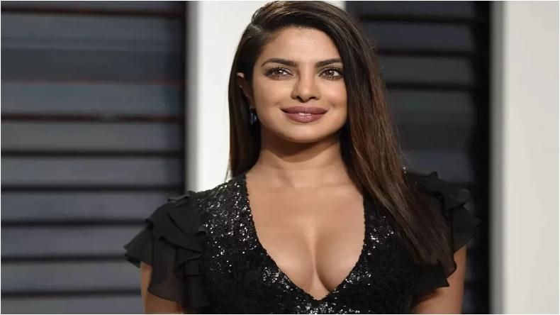 Priyanka Chopra At Ayodhya: राम लला के दर्शन के लिए परिवार संग अयोध्या पहुंची प्रियंका चोपड़ा