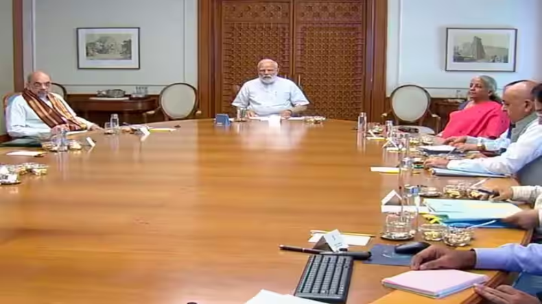 सभी शक्ति-संसाधन और दुनिया के सारे नेता आपके साथ… फिर अकेले कैसे? प्रियंका के PM मोदी से सवाल