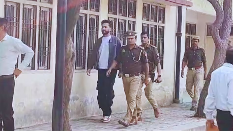 महिला को ब्यूटी पार्लर में बड़ा झटका, मैनीक्योर करवाने के भरने पड़ गए 15 लाख