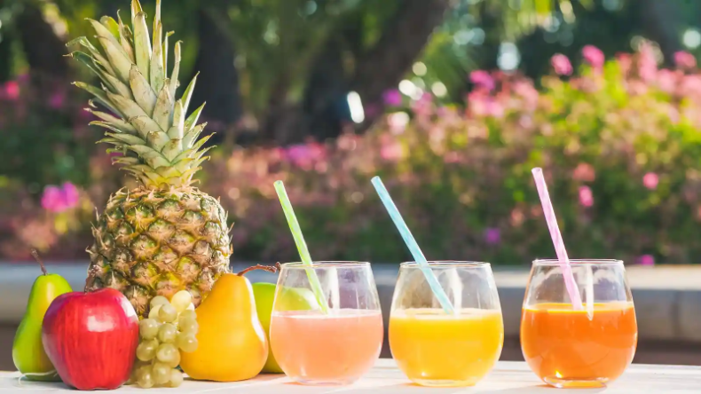 Summer Drinks: गर्मियों में शरीर को ठंडा रखने लिए बनाएं ये हेल्दी और टेस्टी स्मूदी