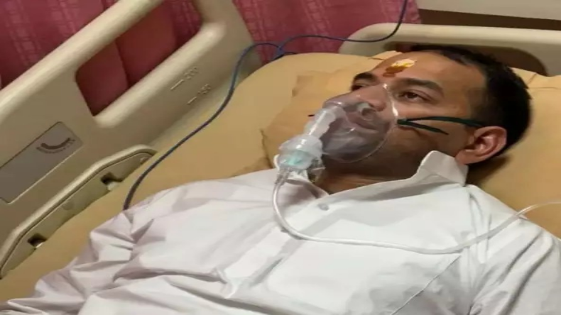 Lalu Yadav: 77 साल की उम्र में लालू यादव ने काटा 77 पाउंड का केक, गोद में दिखी तेजस्वी की बेटी
