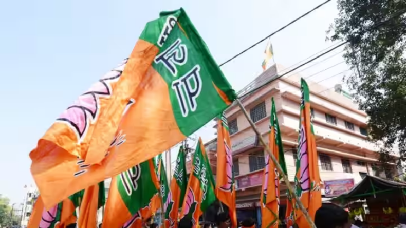 मुरादाबाद: सपा के पूर्व जिलाध्यक्ष ने किया सुसाइड, चुनाव के समय पार्टी ने पद से हटा दिया था