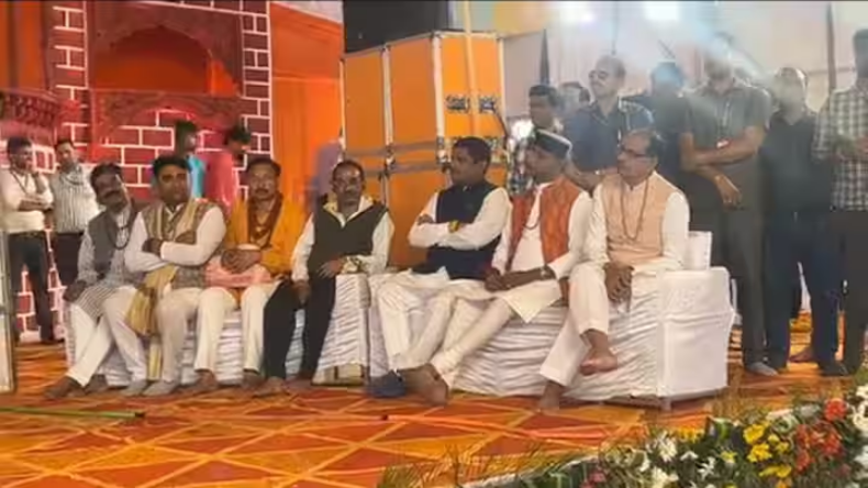 Lok Sabha Election: आचार संहिता लगते ही एक्शन मोड में पूर्व सीएम शिवराज, 1100 कांग्रेसियों ने थामा भाजपा का दामन