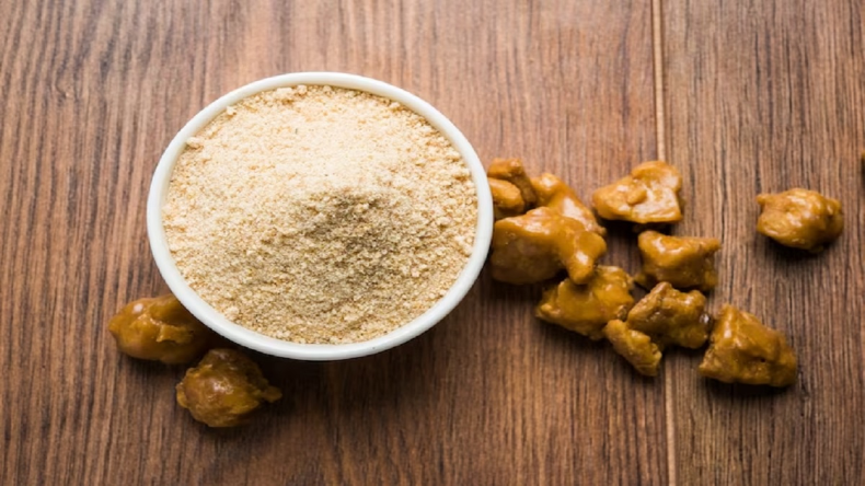 Video Of Making Asafoetida: सोशल मीडिया पर वायरल हुआ हींग बनाने का वीडियो, लोग हुए हैरान