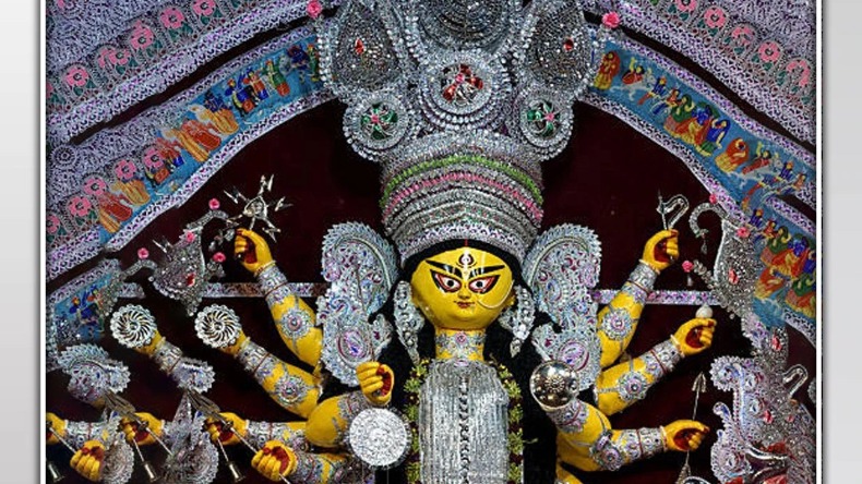 महिला नागा साधु निर्वस्त्र क्यों रहती हैं, जानें वजह