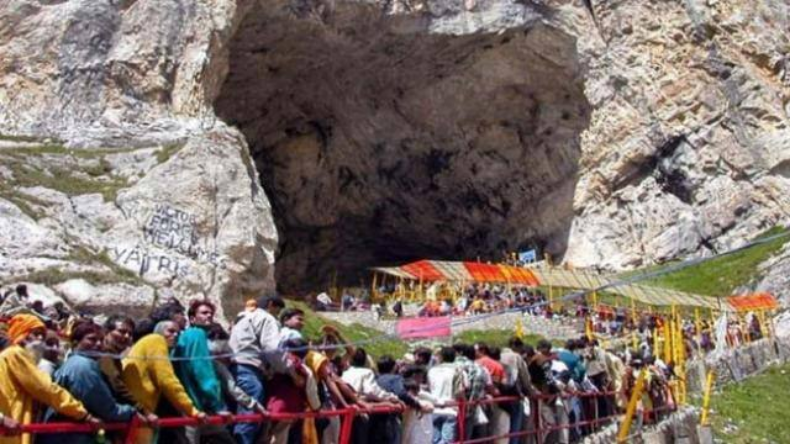 अमरनाथ यात्रा: दर्शन के लिए नया जत्था रवाना, जम्मू के बेस कैंप से 1200 से अधिक तीर्थयात्री बढ़े आगे