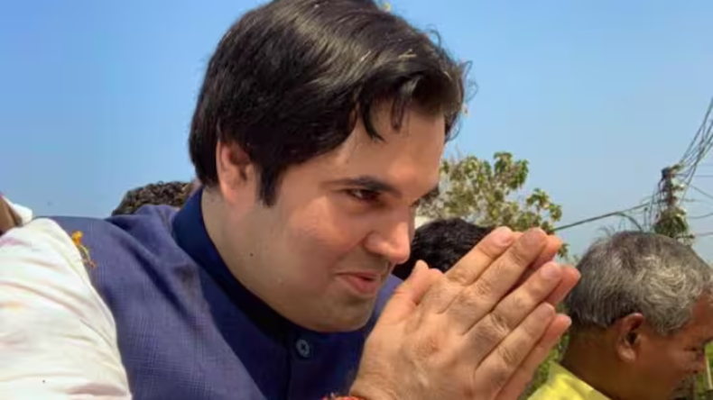 इंदिरा गांधी ने बेटे संजय के मरते ही विधवा मेनका को आधी रात घर से निकाल दिया, क्यों?