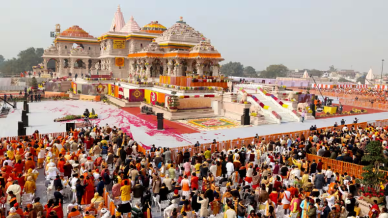 अयोध्या: राम दरबार की हुई प्राण प्रतिष्ठा, 101 पंडितों के साथ सीएम योगी भी रहे मौजूद