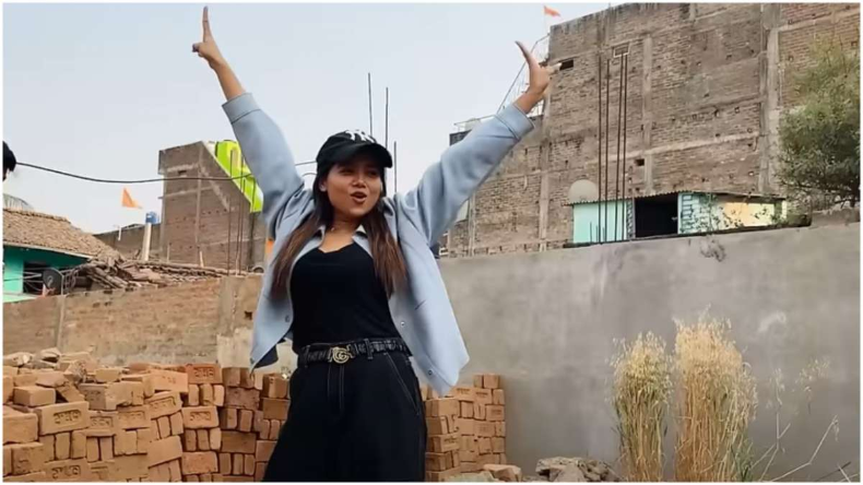 मोबाइल डिवाइस, नट-बोल्ट से बनाई 20 किलो की ड्रेस, उर्फी जावेद ने ऐसे कपड़े पहनकर कराया खतरनाक एंगल में फोटोशूट