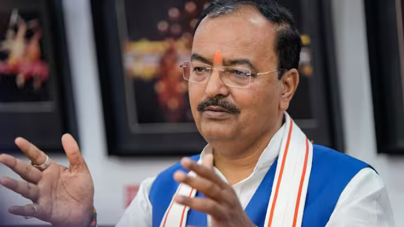 Atiq Ahmed: माफिया अशरफ की बेगम जैनब के घर पर चला बुलडोजर