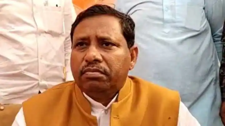 यूपी उपचुनाव की तैयारी में जुटी बीजेपी, योगी के मंत्री ने किया इमरजेंसी का जिक्र