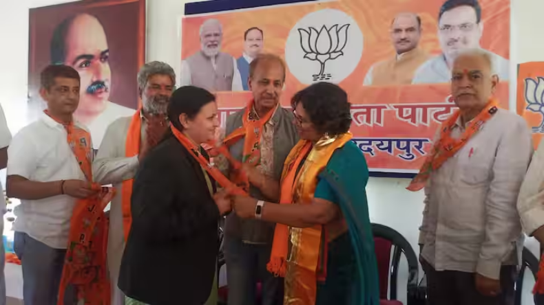 लोकसभा चुनाव के बीच कांग्रेस को लगा झटका, पूर्व सीएम के दामाद राकांपा में हुए शामिल