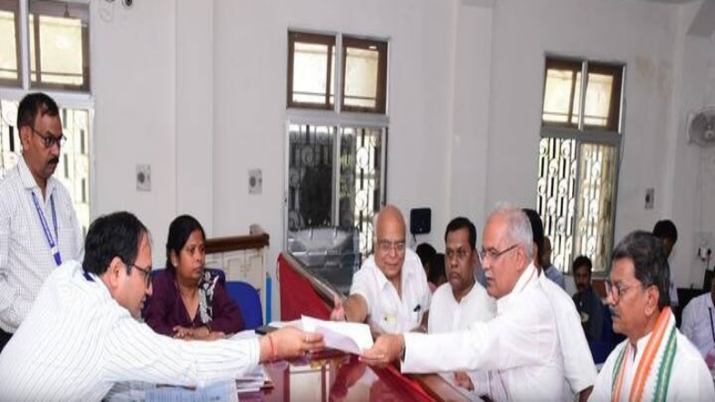 भूपेश बघेल के घर पर मिला खजाना! नोट इतने कि गिनने के लिए मंगानी पड़ी मशीन