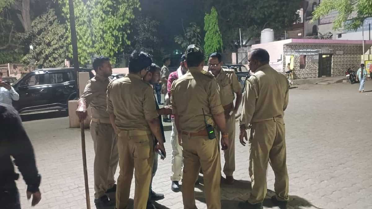 पहले माला पहनाया फिर दे दनादन… जौनपुर में नेताजी पर जमकर बरसे थप्पड़, Video हो रहा जमकर वायरल