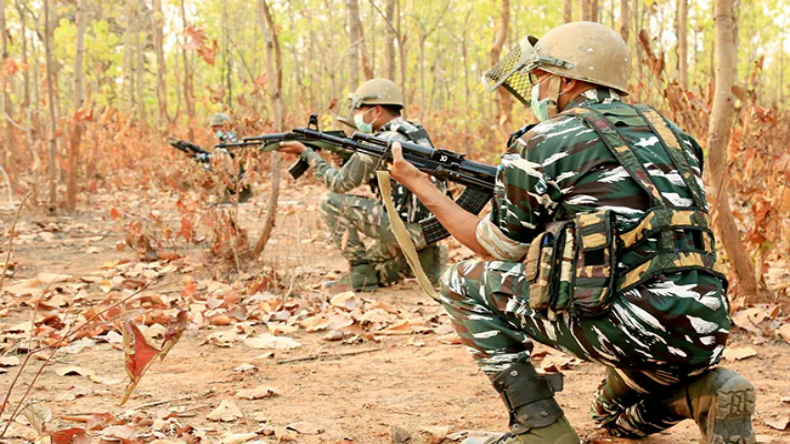 Chhattisgarh: बीजापुर में सुरक्षाबलों का बड़ा एक्शन, मुठभेड़ में 12 नक्सलियों को मार गिराया