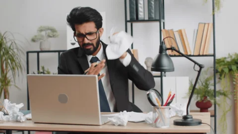 बीवी को फूटी कौड़ी नहीं दूंगा…डिवोर्स से पहले व्यक्ति ने लगाई करोड़ों की संपत्ति में आग