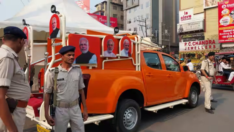 PM Modi Road Show: पटना रोड शो में पीएम मोदी की पहली झलक, उमड़ा जनसैलाब