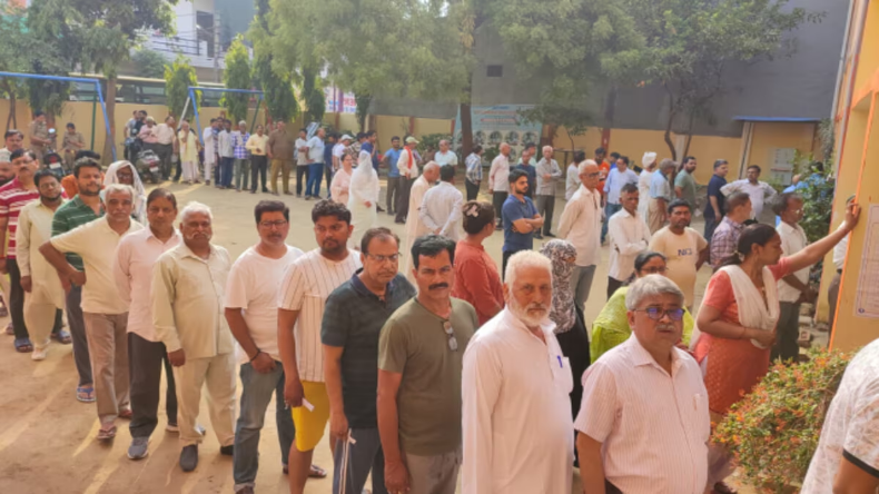 रायबरेली पुलिस चौकी में दरोगा को पीटा और वर्दी फाड़ी, 6 अरेस्ट