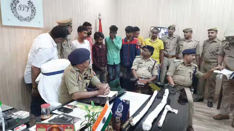 साथी की हत्या पर आग-बबूला हुए किन्नर, हाईवे जाम कर निकाली नग्न रैली, कांप उठा पूरा शहर